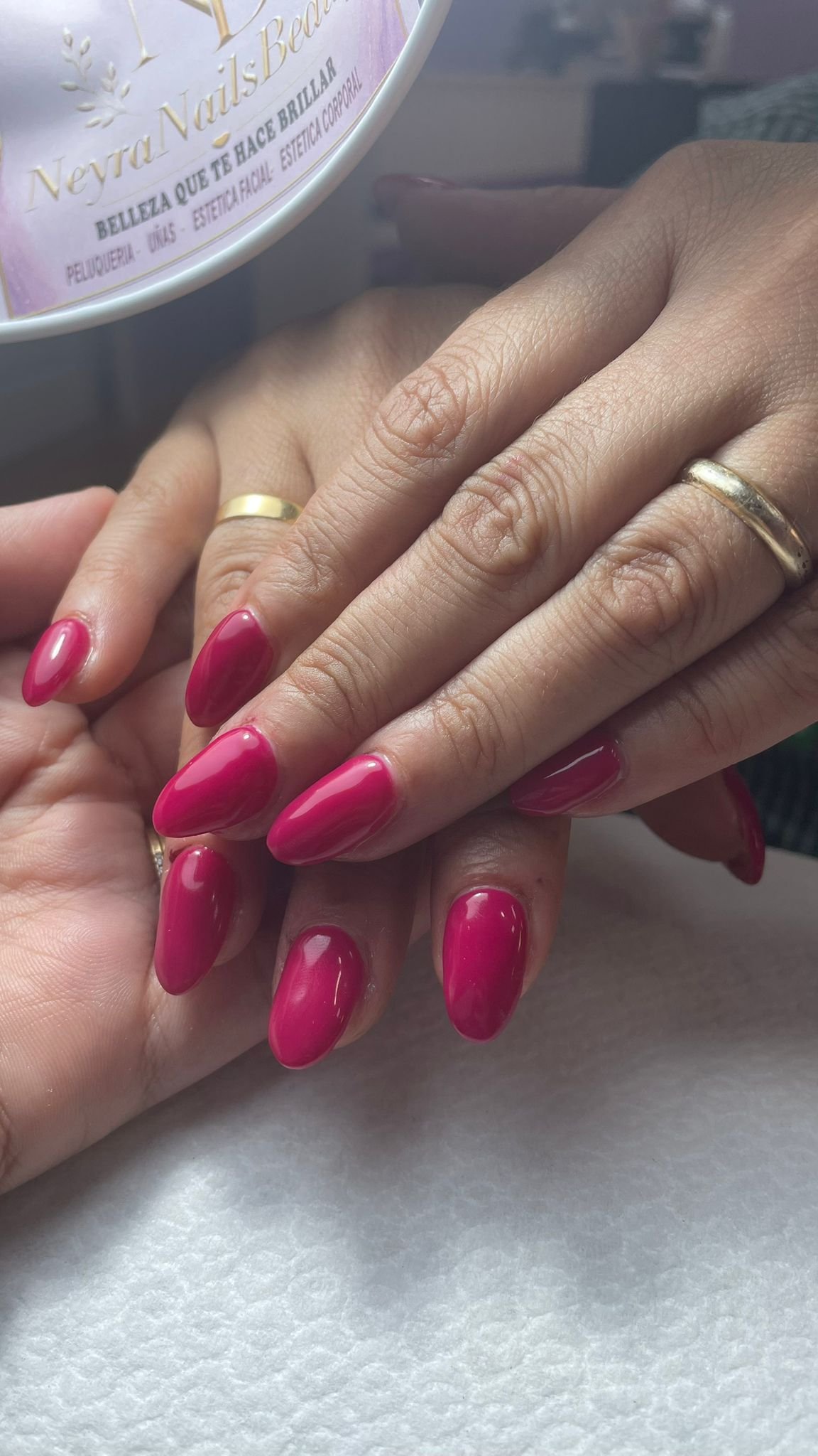 Francesa con nail art